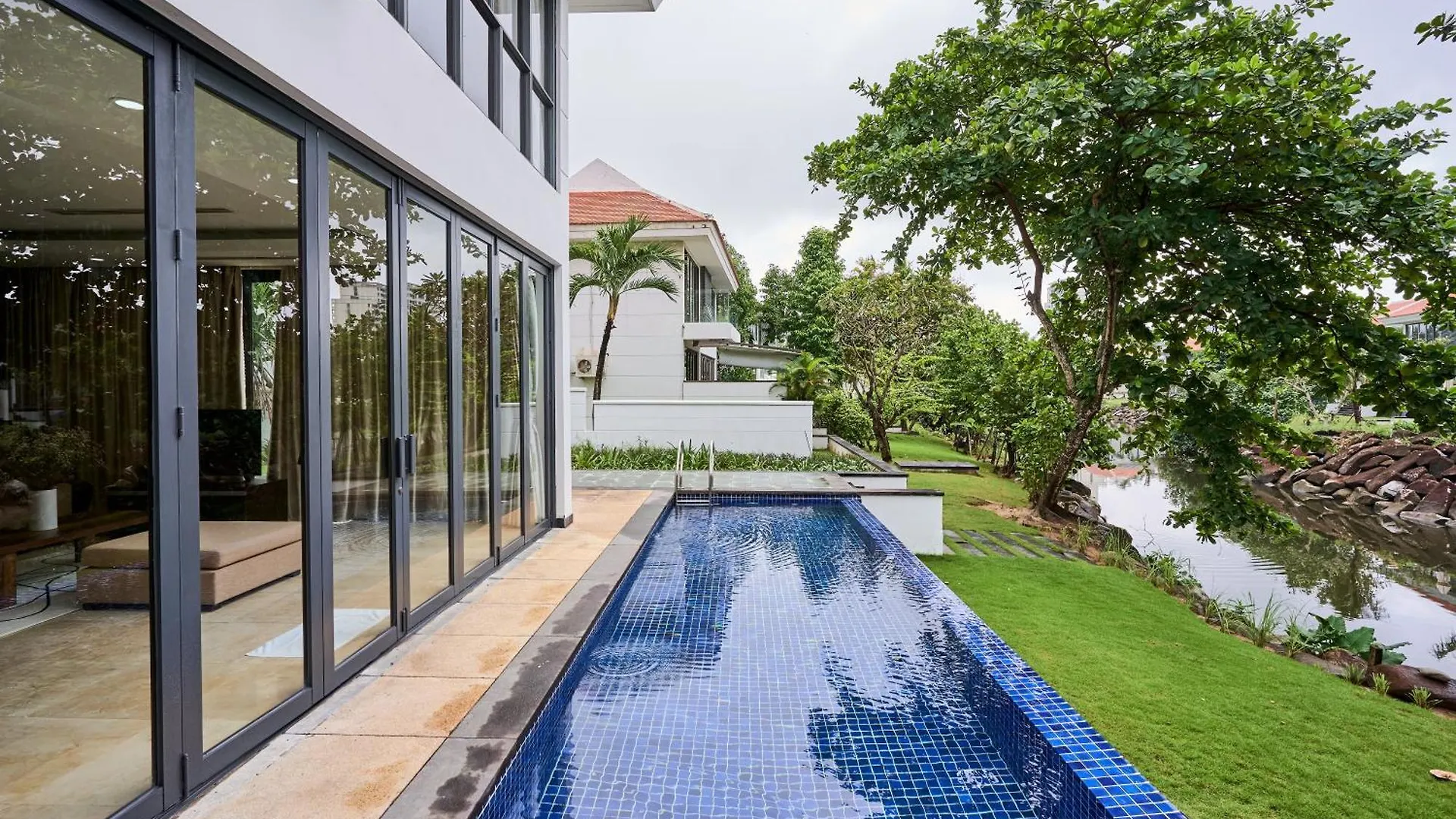 Ocean Beach Villas Danang
